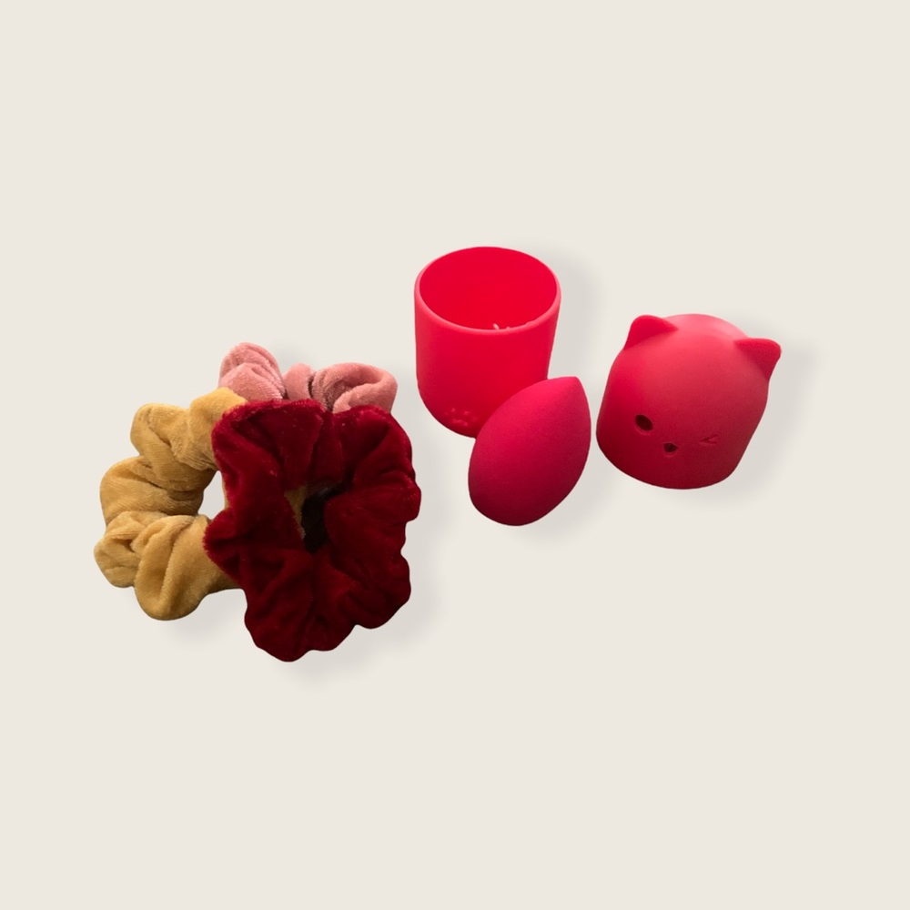 Lovely 🥰 Makeup Sponge Blender with holder